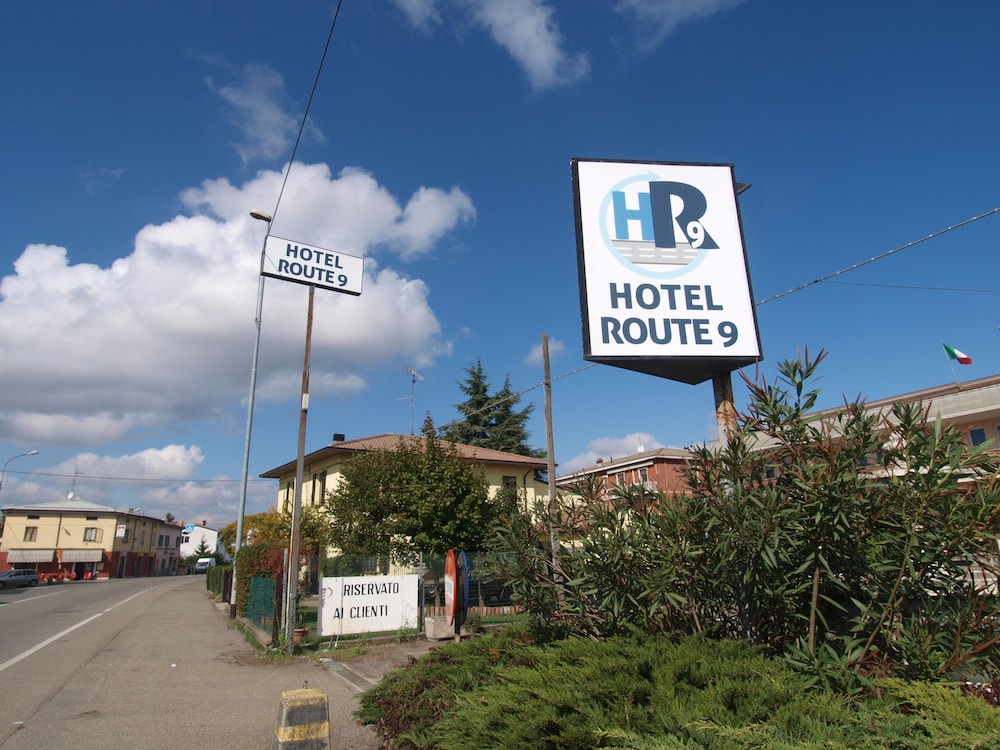 HOTEL ROUTE 9 5/50
