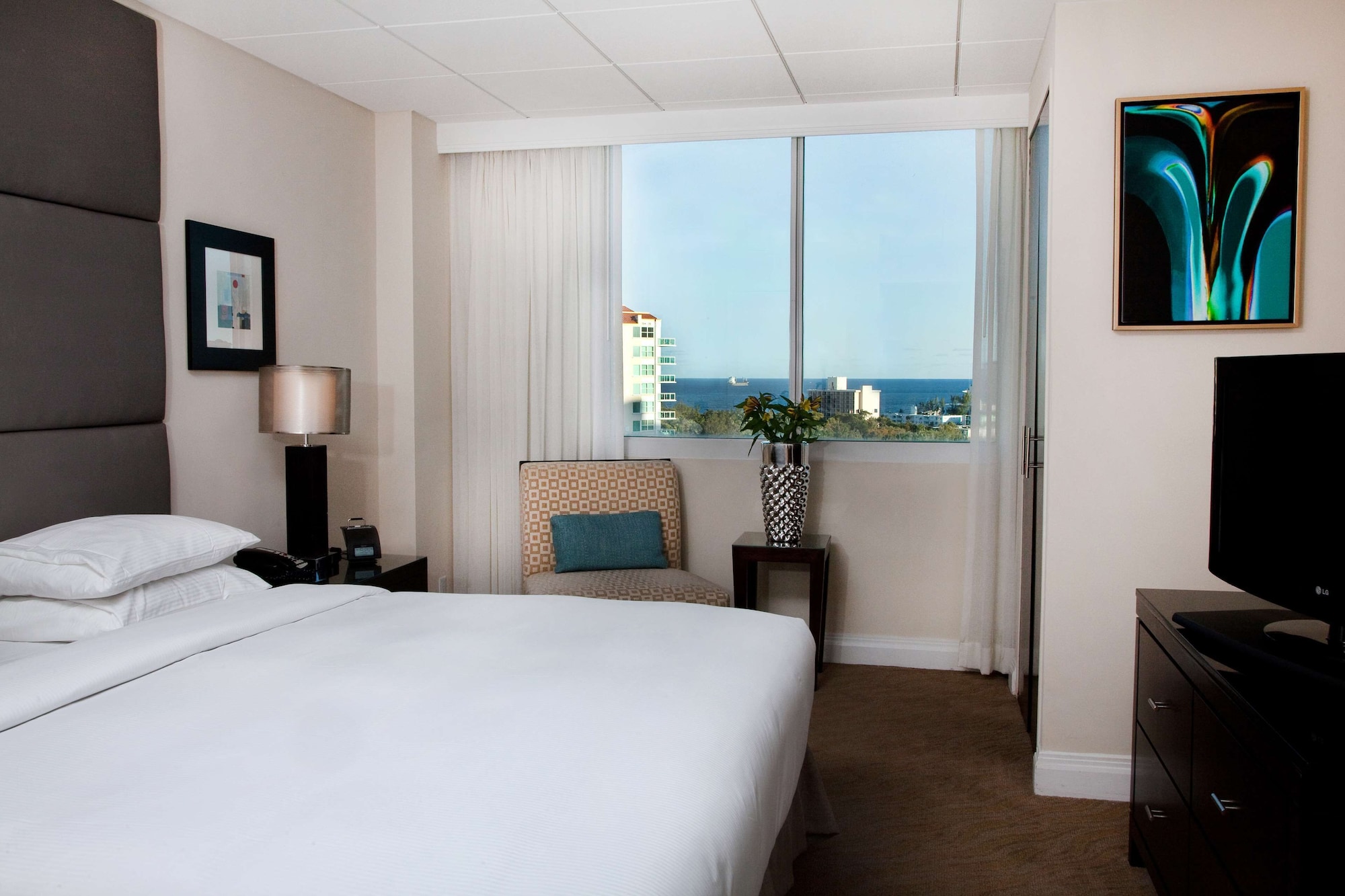 SUITE, KING BED, INTRACOASTAL VIEW, BALCONY