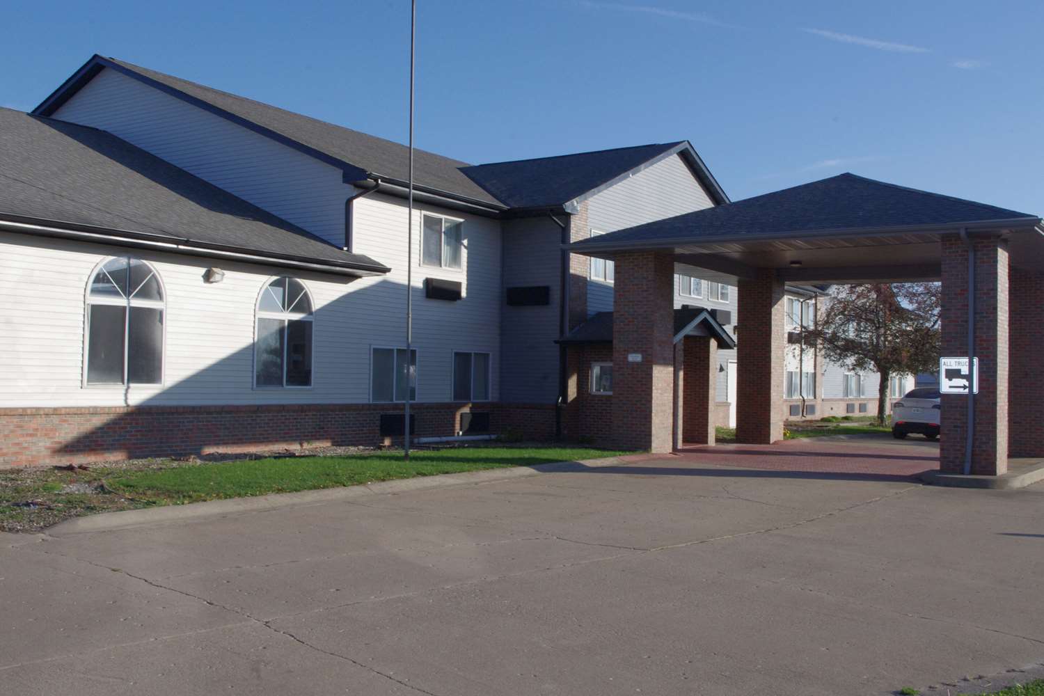 Econo Lodge El Paso, IL 5/20