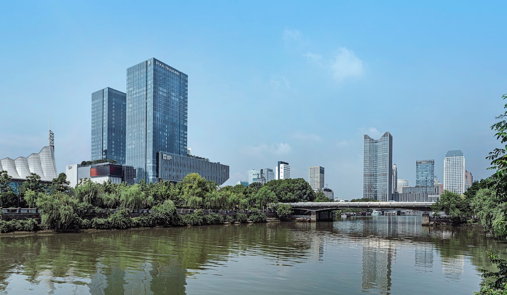 Four Seasons Hotel Hangzhou at Hangzhou Centre 49/55
