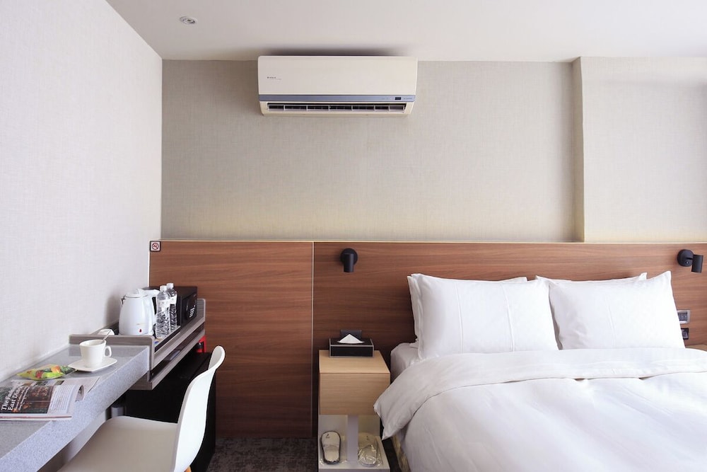 DELUXE, DOUBLE BED, LANAI TOWER