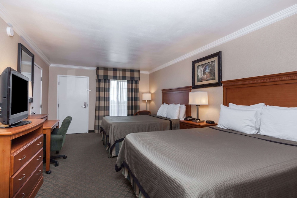 Room at Travelodge By Wyndham Sylmar Ca, SYLMAR - CA
