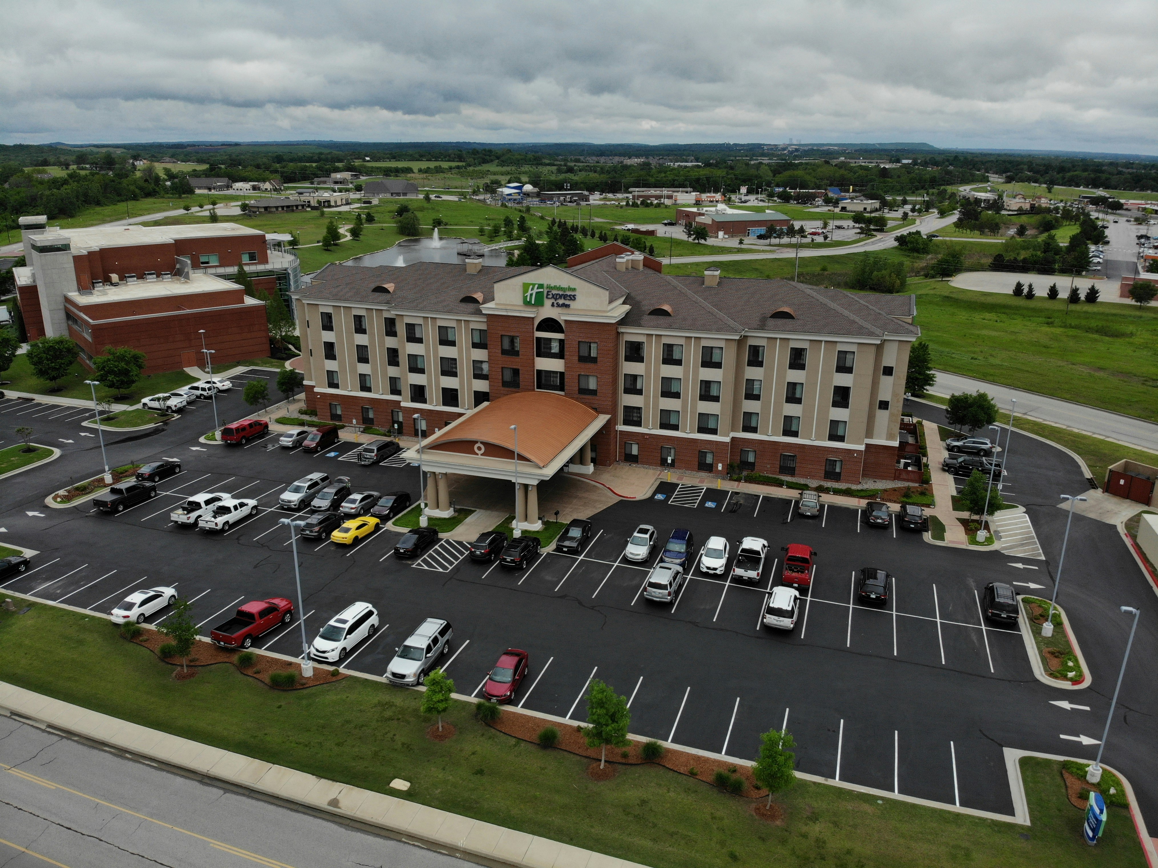 Holiday Inn Express And Suites Glenpool Tulsa South 2/52