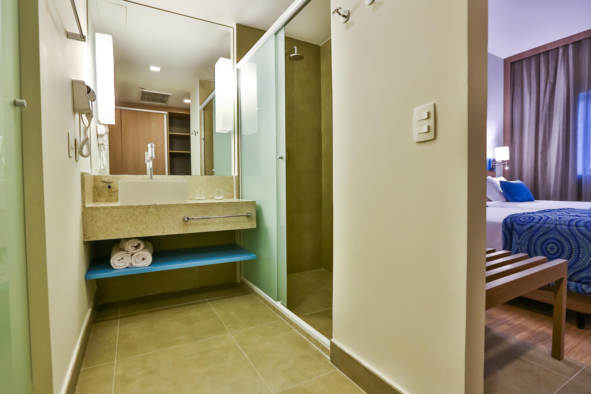 2 Bedrooms, Superior, Apartment, Street View 3/3