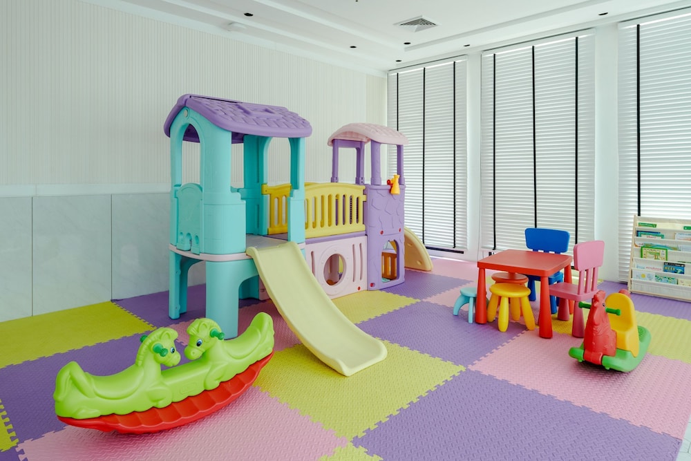 TK. Palace Hotel & Convention Bangkok 153/160