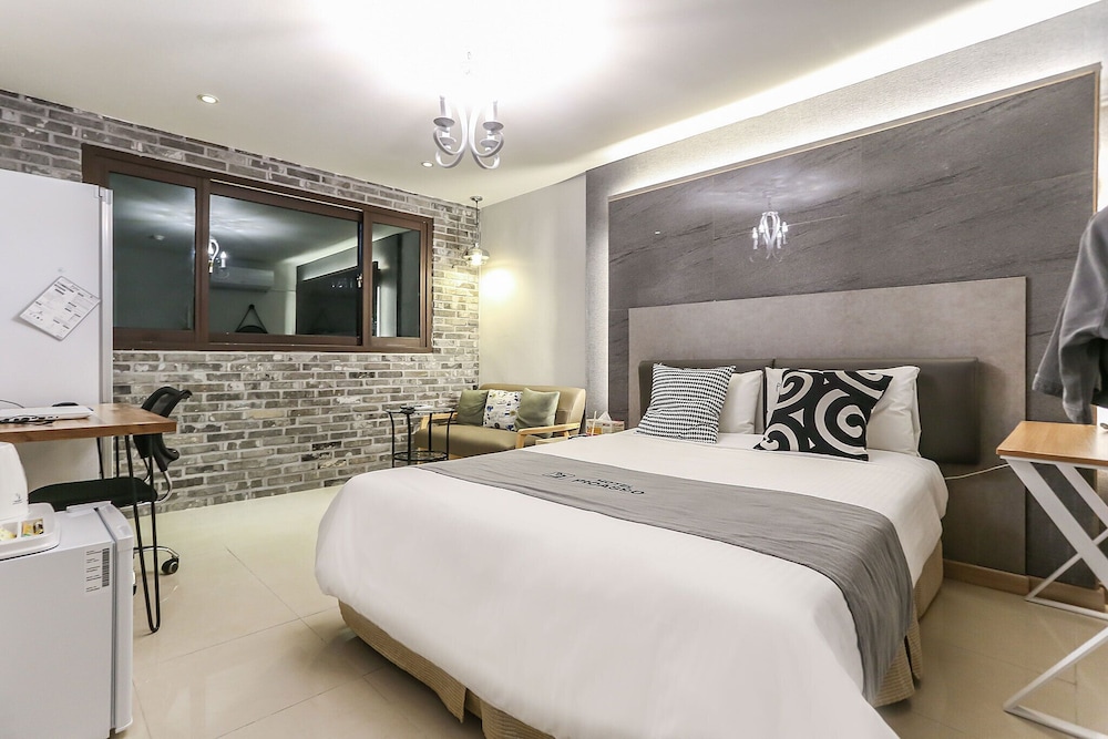 Picasso Hotel 20/66