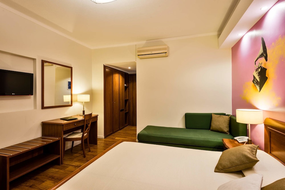 Mediterranean Beach Resort 20/65