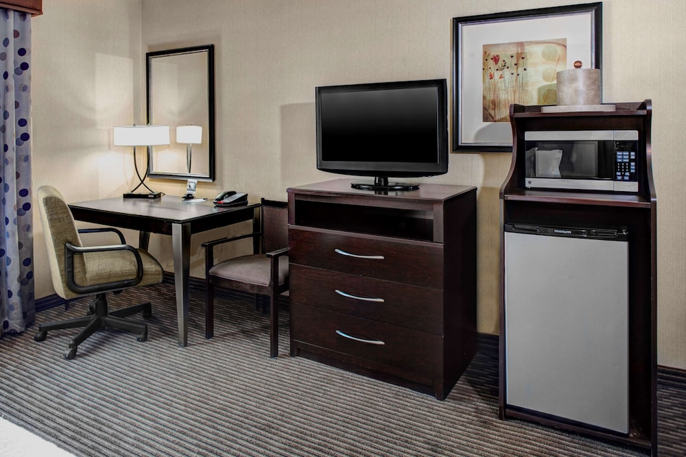 Hampton Inn and Suites-Bakersfield/Hwy 58, CA 51/51