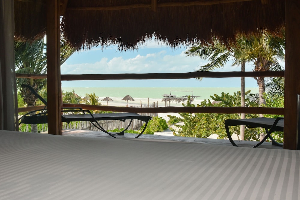 Blue Holbox Hotel 65/70