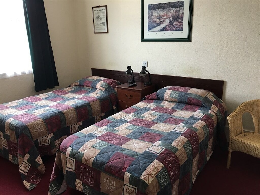 ROOM, TWIN BEDS, SHARED BATHROOM