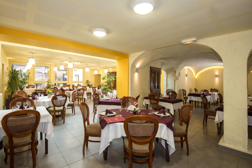 LOGIS HOTEL DE L ECU 18/23