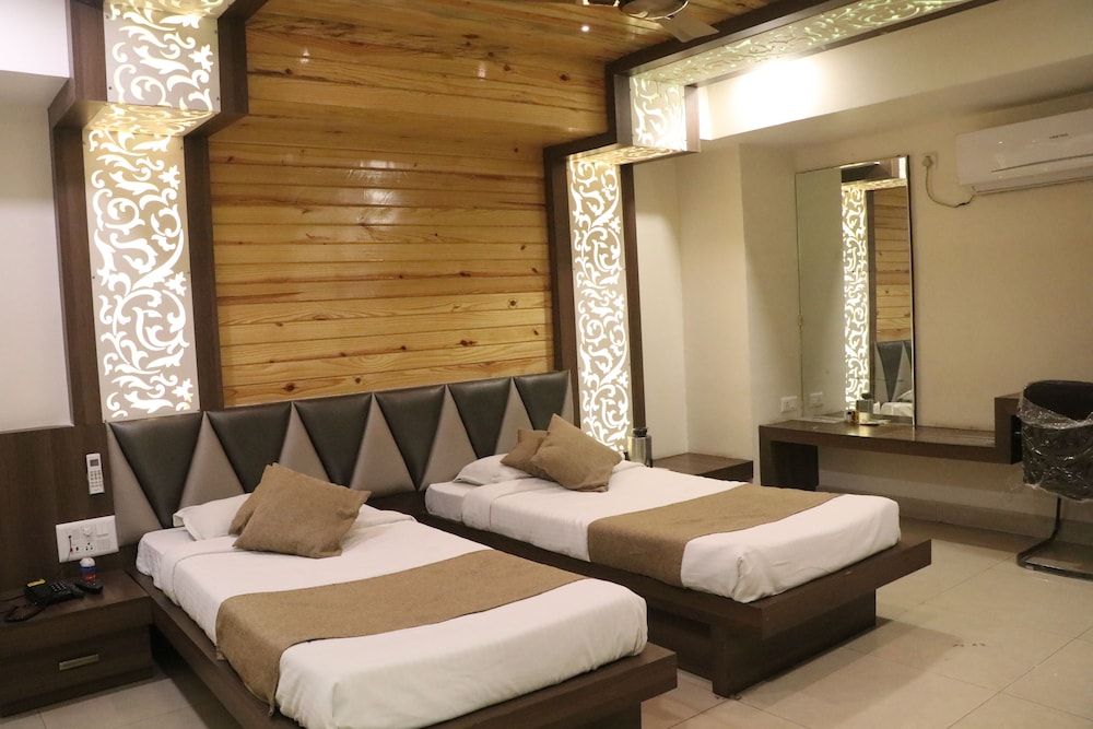 HOTEL GRAND ARJUN 27/50