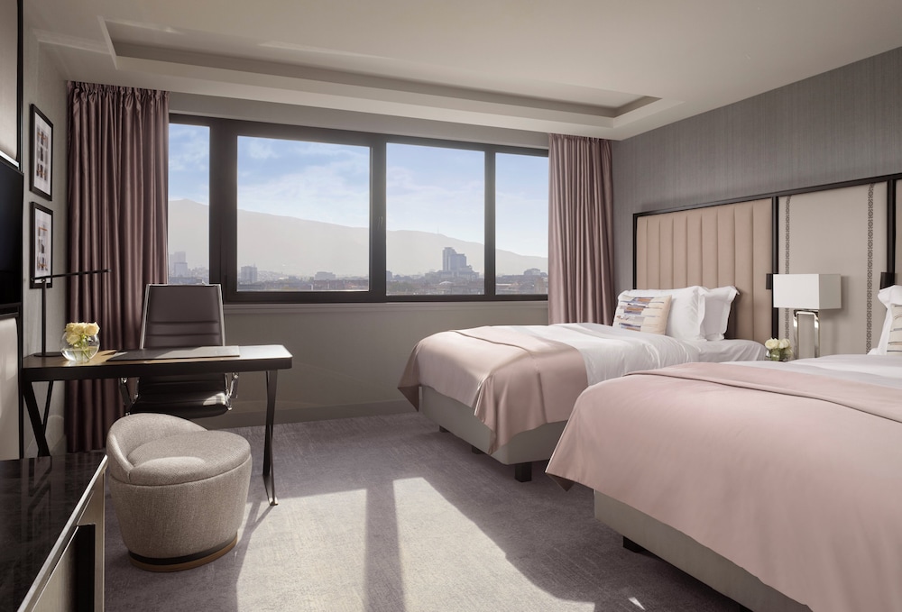 Classic, Twin Beds, Mountain View, Club Lounge Access