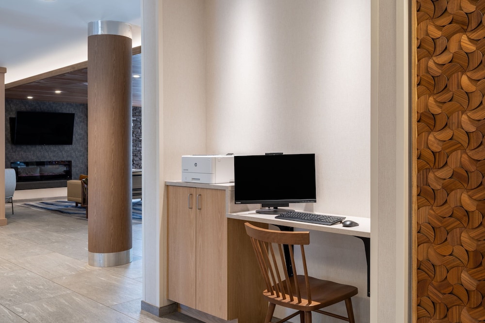 Fairfield Inn & Suites by Marriott Minneapolis North 33/36