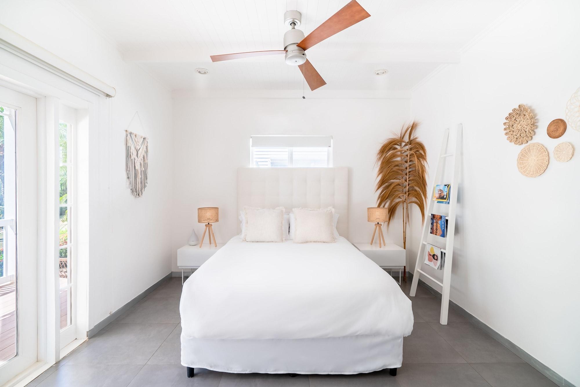 2 Bedrooms, Garden, Suite
