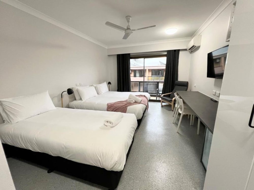 Standard, 1 Queen and 1 Single Bed