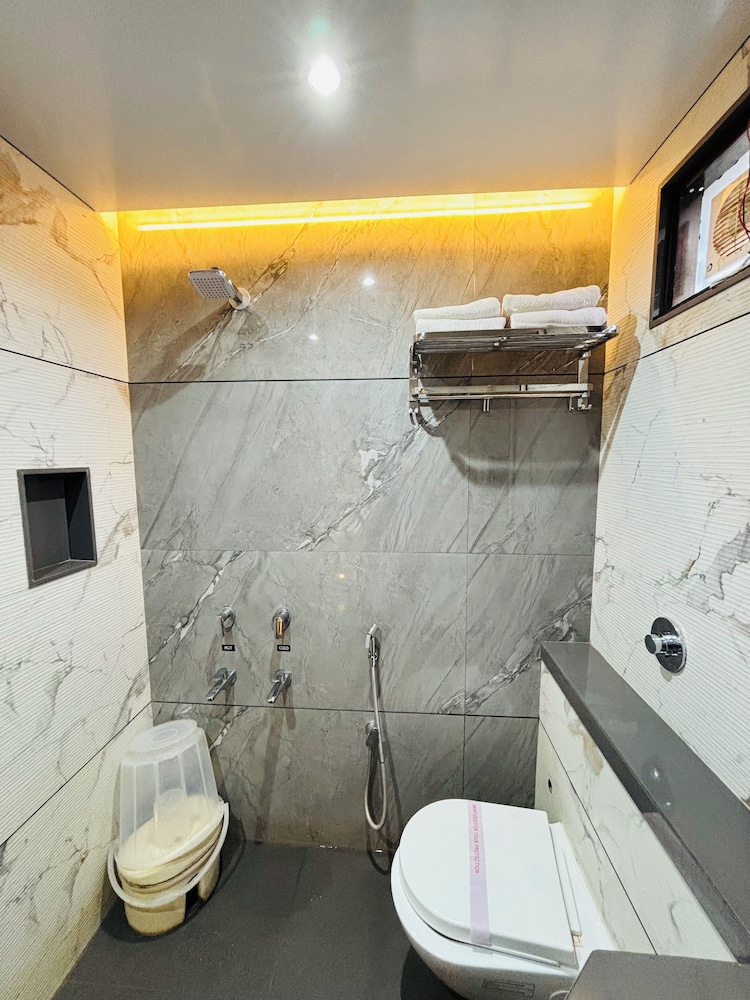Hotel Gurukripa 48/50