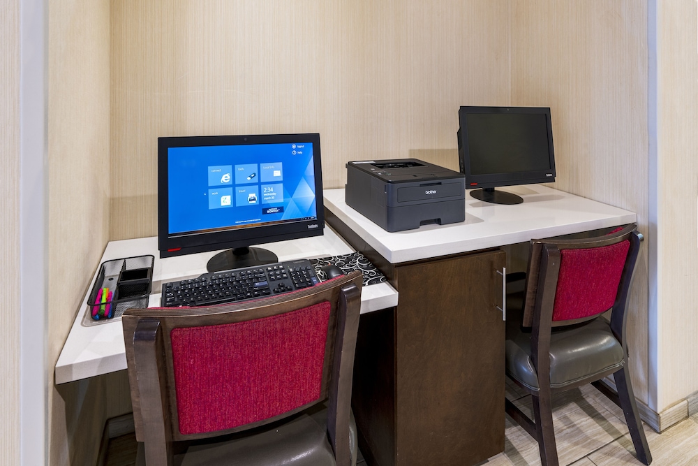 Fairfield Inn & Suites St. Louis Chesterfield 20/23