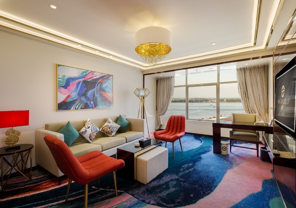 NagaWorld Hotel & Entertainment Complex 28/50