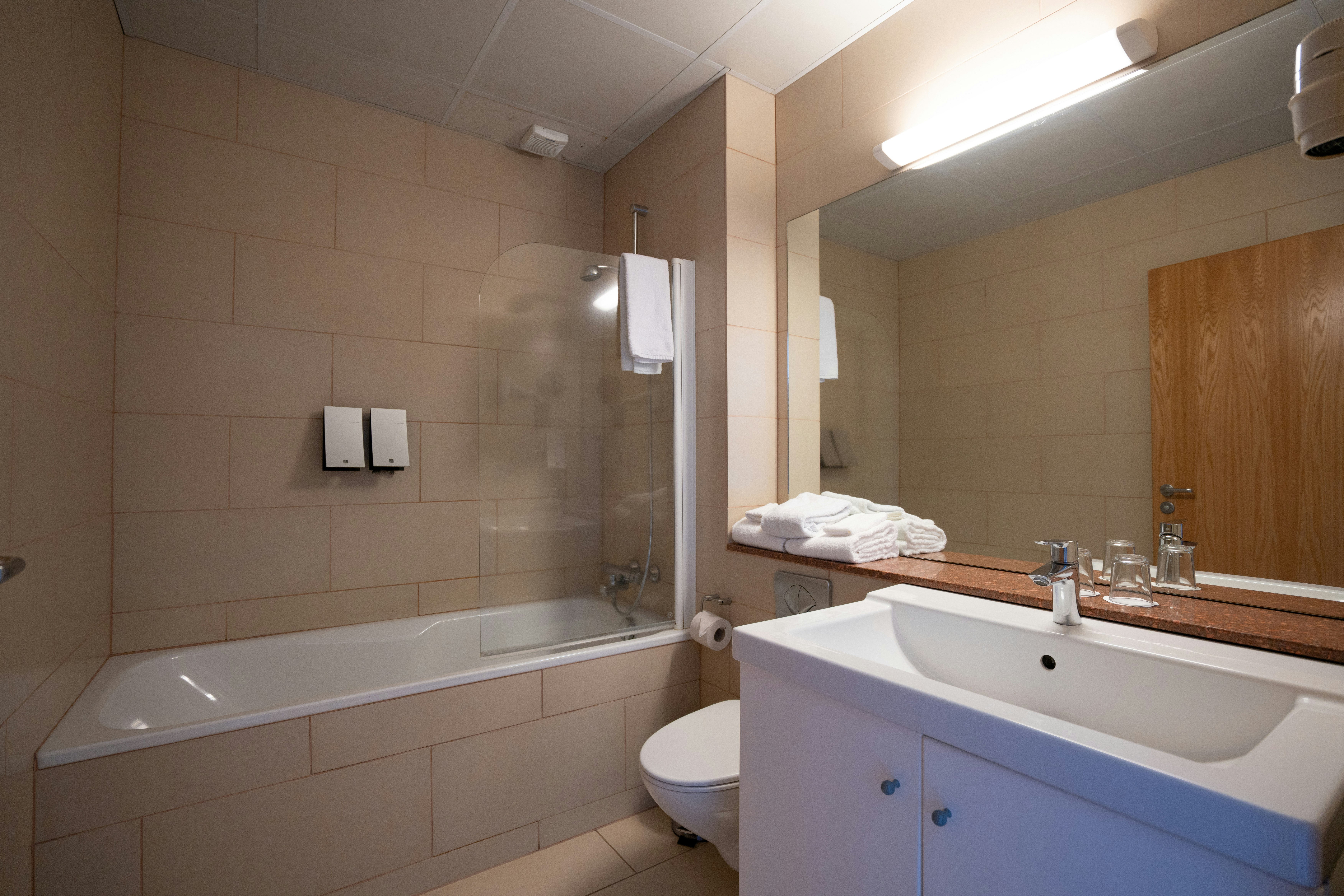 غرفة قياسية ثلاثية بحوض استحمام، Hotel Laki 5/5
