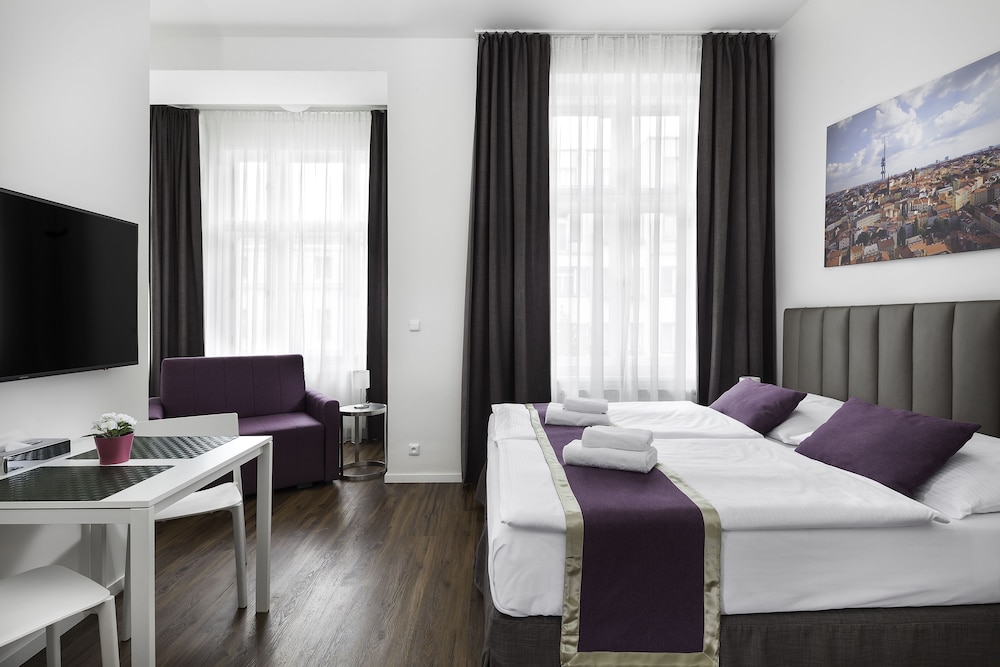 Elizabeth Suites 19/50