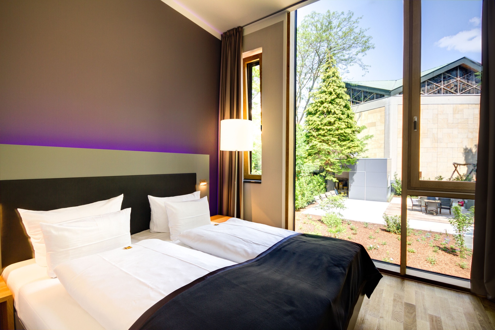 DELUXE, DOUBLE BED