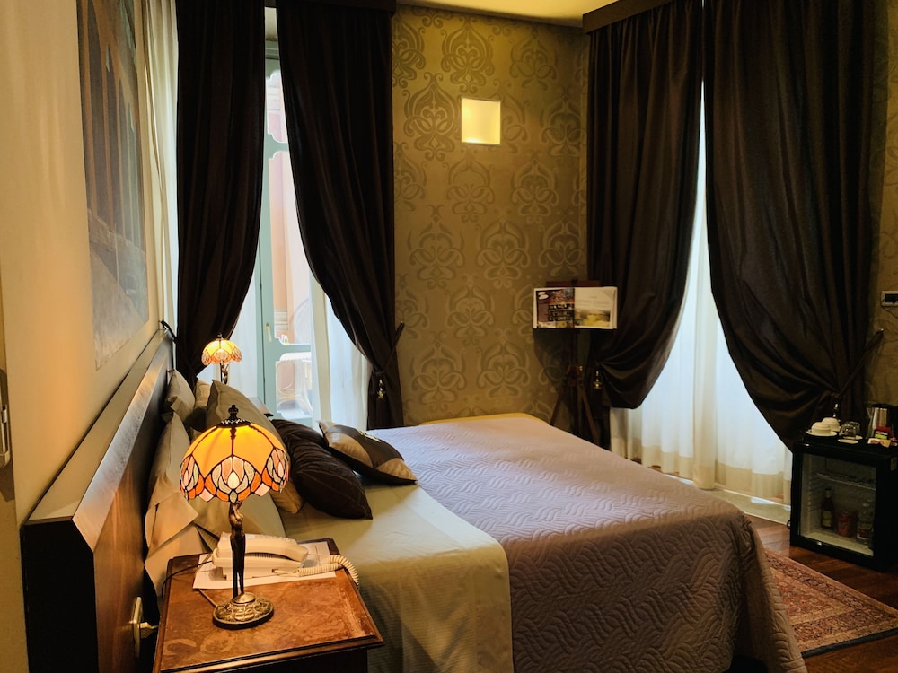 HOTEL DEI PITTORI 22/64