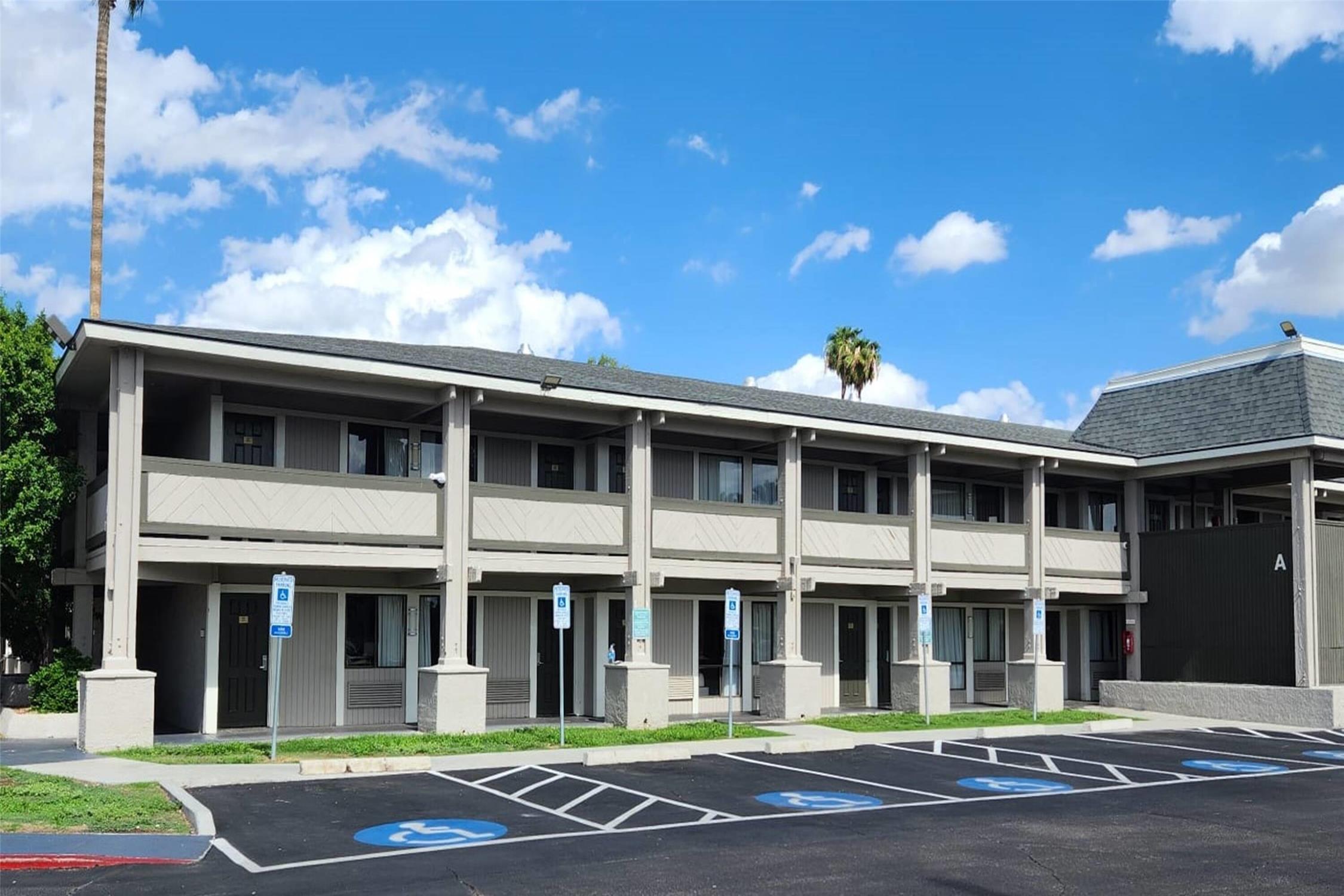 Travelodge by Wyndham Phoenix North 1/25
