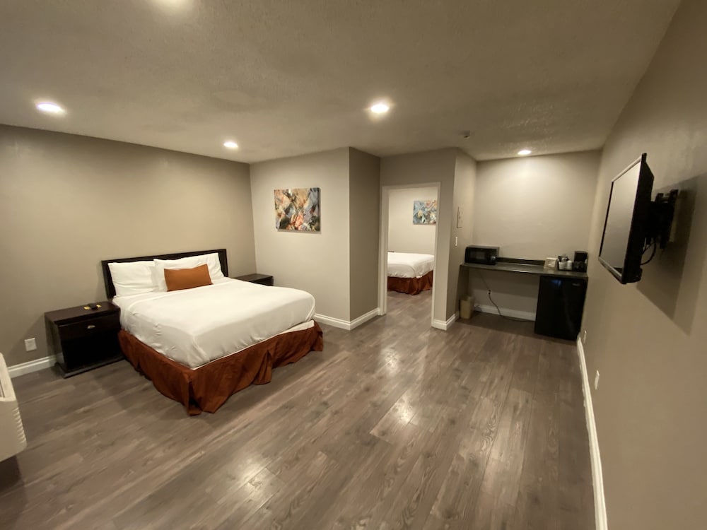 Anaheim Executive Inn Suites 30/66