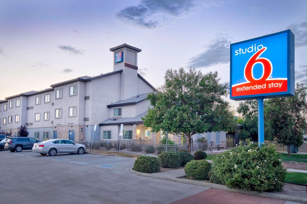 OYO 1001536 Studio6 Bakersfield, CA 52/62