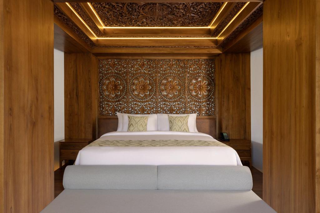1 Bedroom, Suite, King Bed, Forest View, Balcony