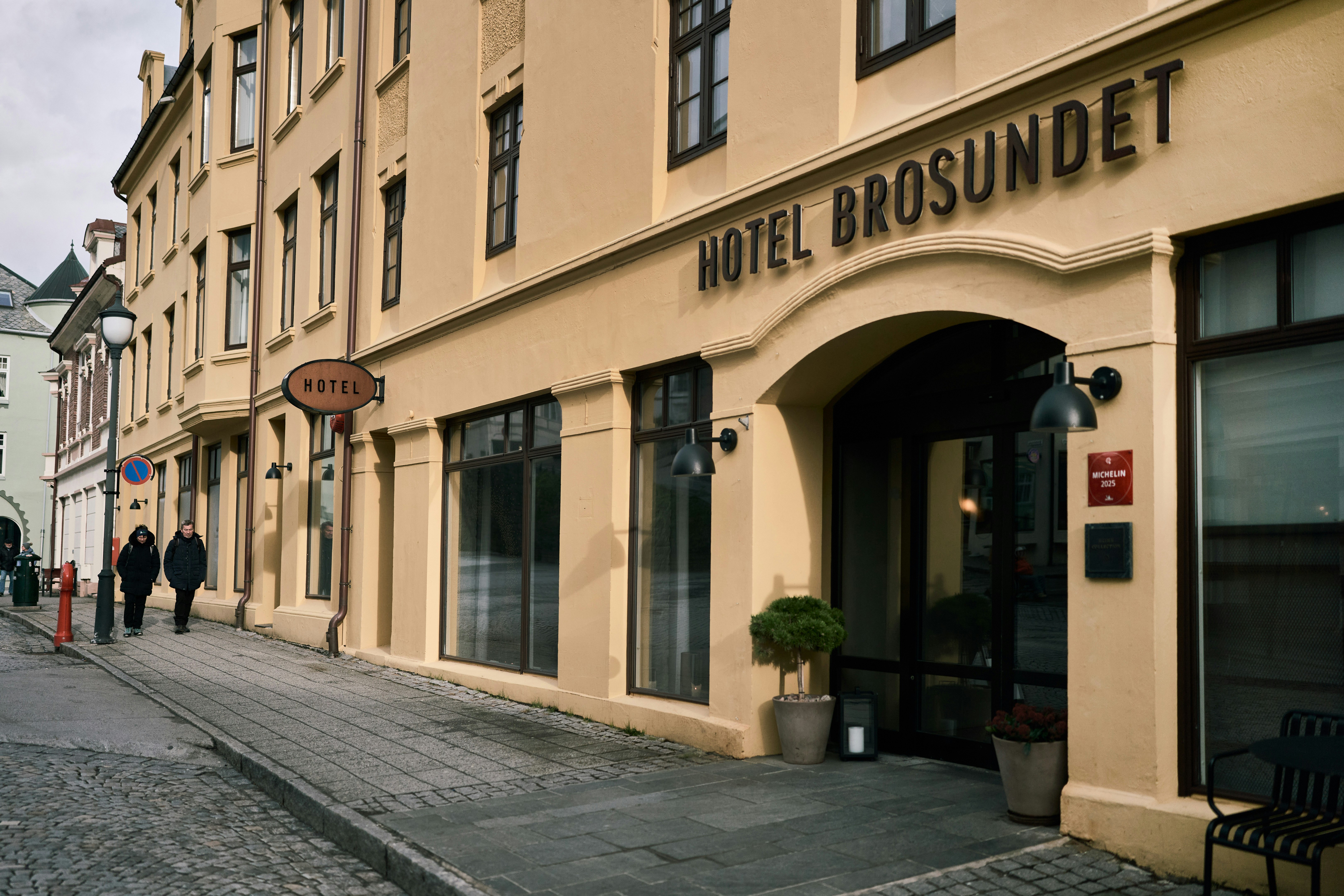 Brosundet Hotel 40/49