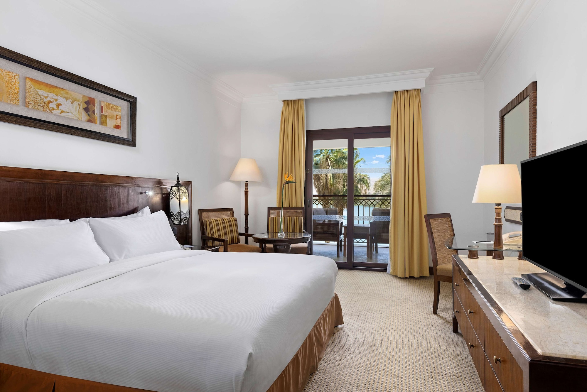 ROOM, KING BED, RIVER VIEW