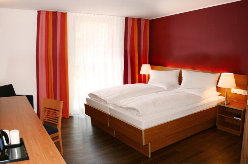 Room, Double or Twin Bed