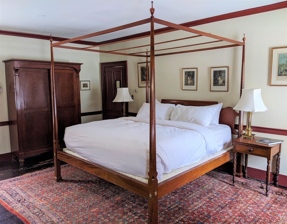 Inns At The Equinox 28/80