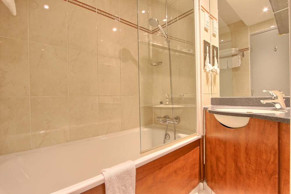 Kyriad Paris Nord Porte de Saint Ouen Formely Alliance Hotel Paris Porte de Saint Ouen 49/50