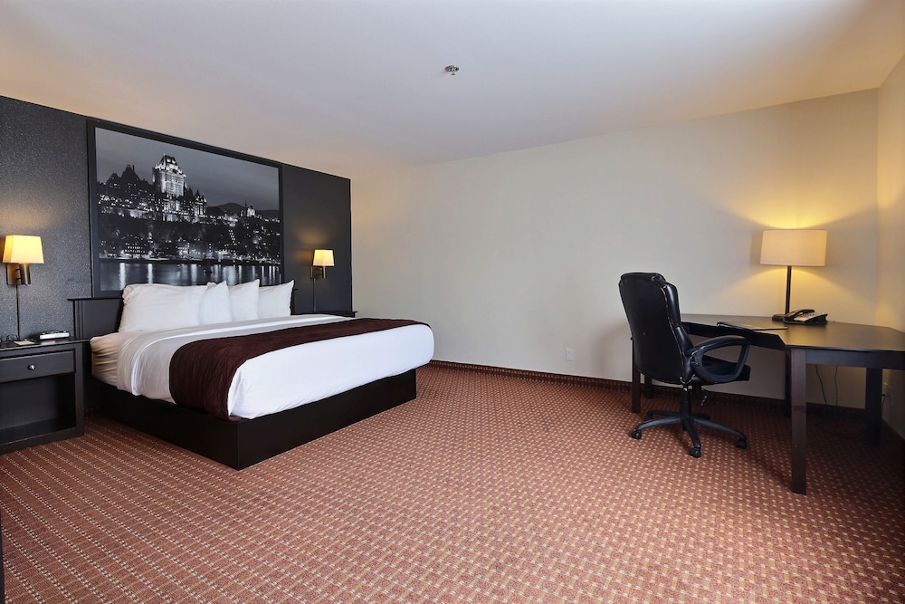 جناح بسرير كينج مع أريكة بجاكوزي، Super 8 By Wyndham Quebec City 4/10