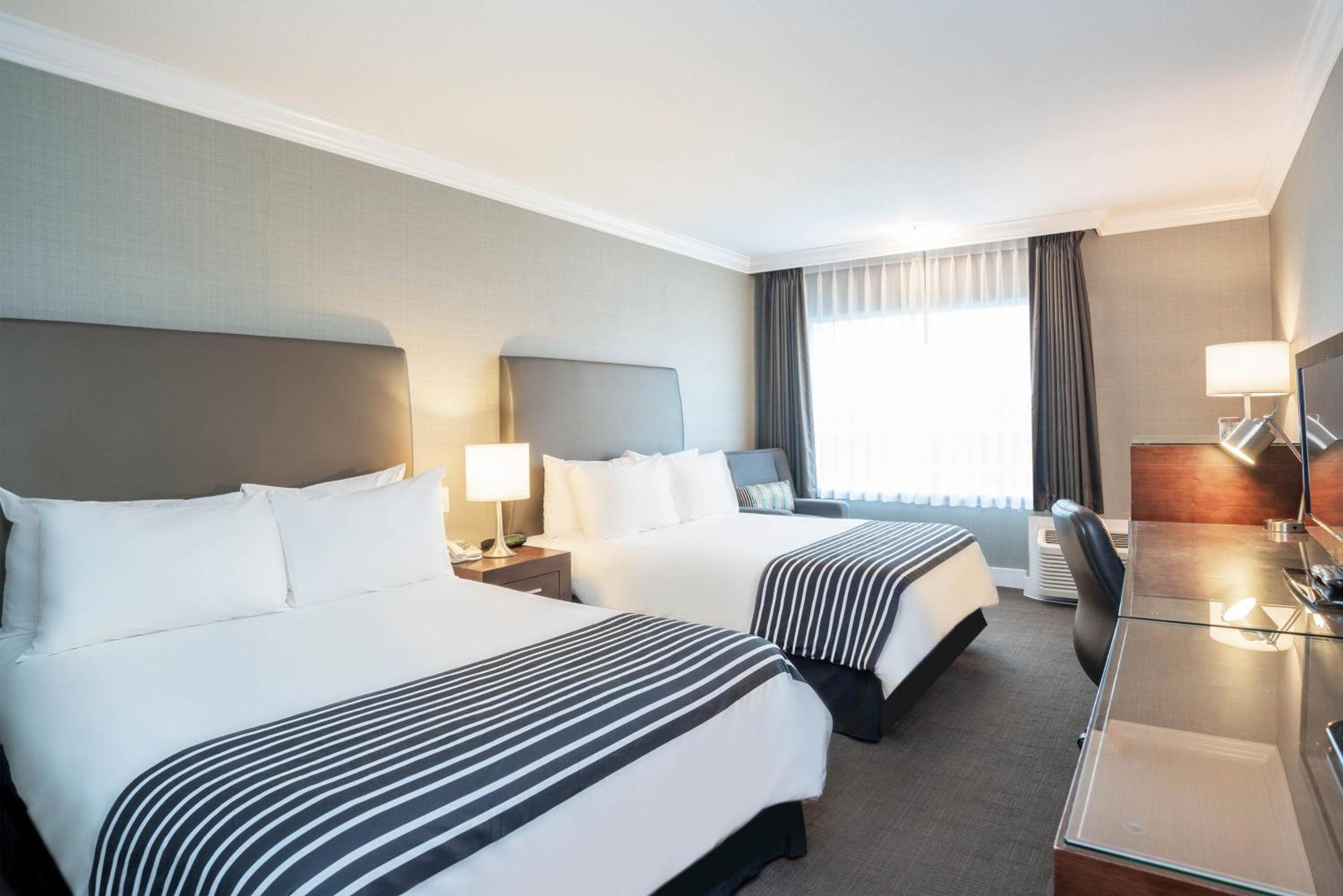 Standard, 2 Double Beds