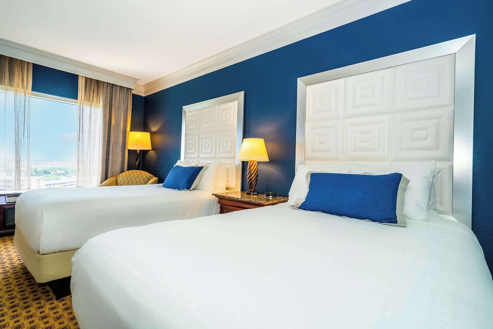 STANDARD, 2 DOUBLE BEDS