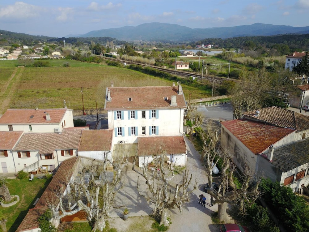 Hotel Restaurant Le Castel Fleuri 4/50