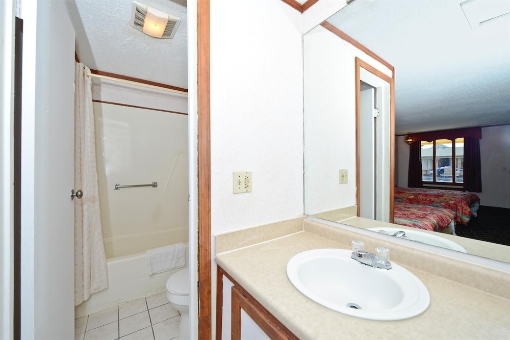 Americas Best Value Inn & Suites - Warren / Detroit 11/25