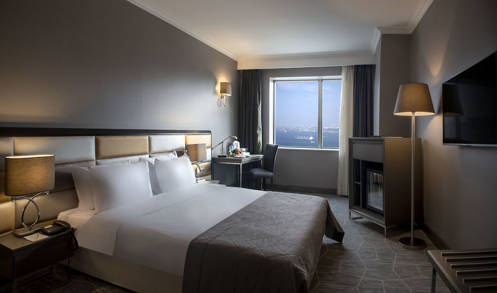 SUPERIOR, SEA VIEW