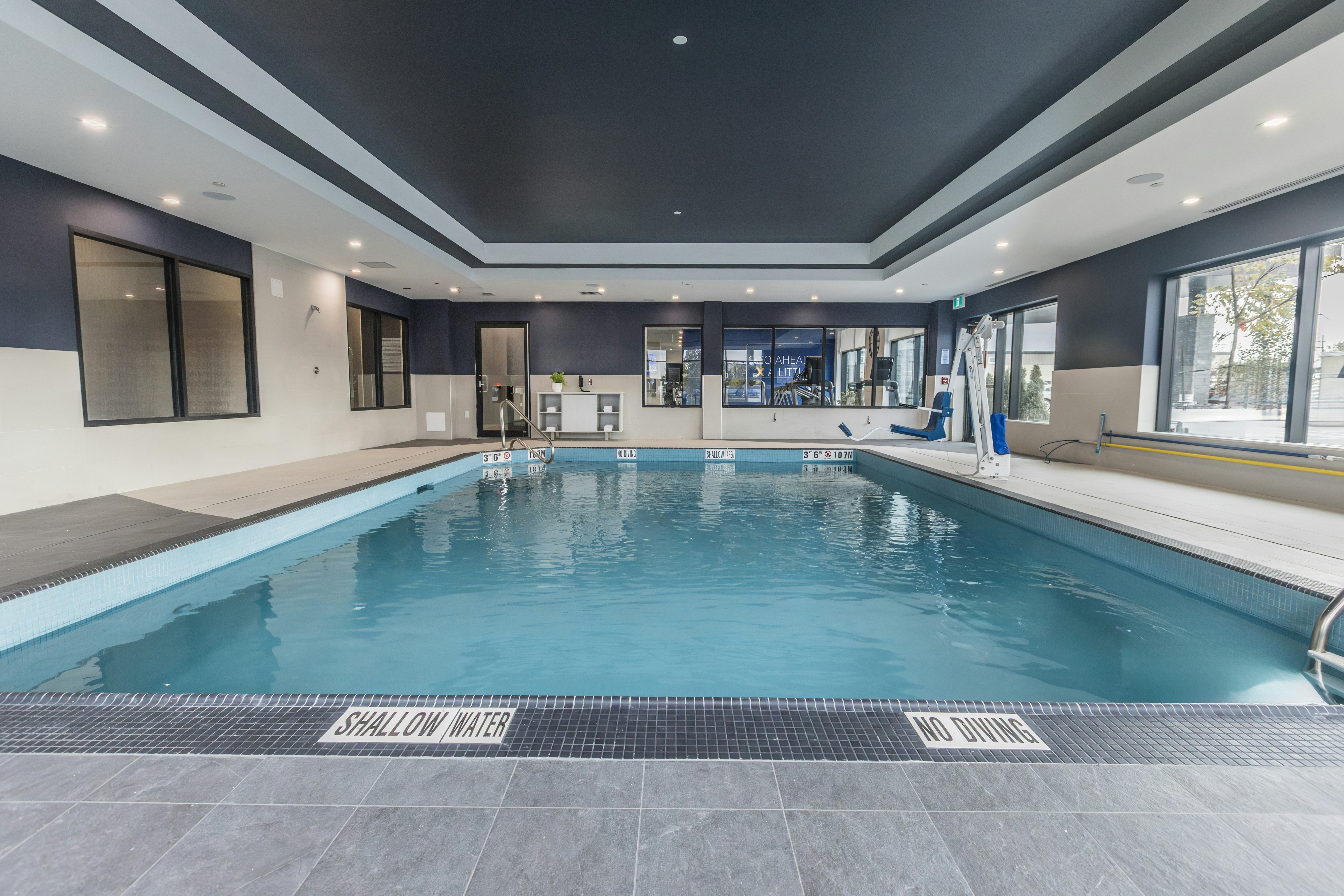 Holiday Inn Express & Suites Toronto Airport South 25/50
