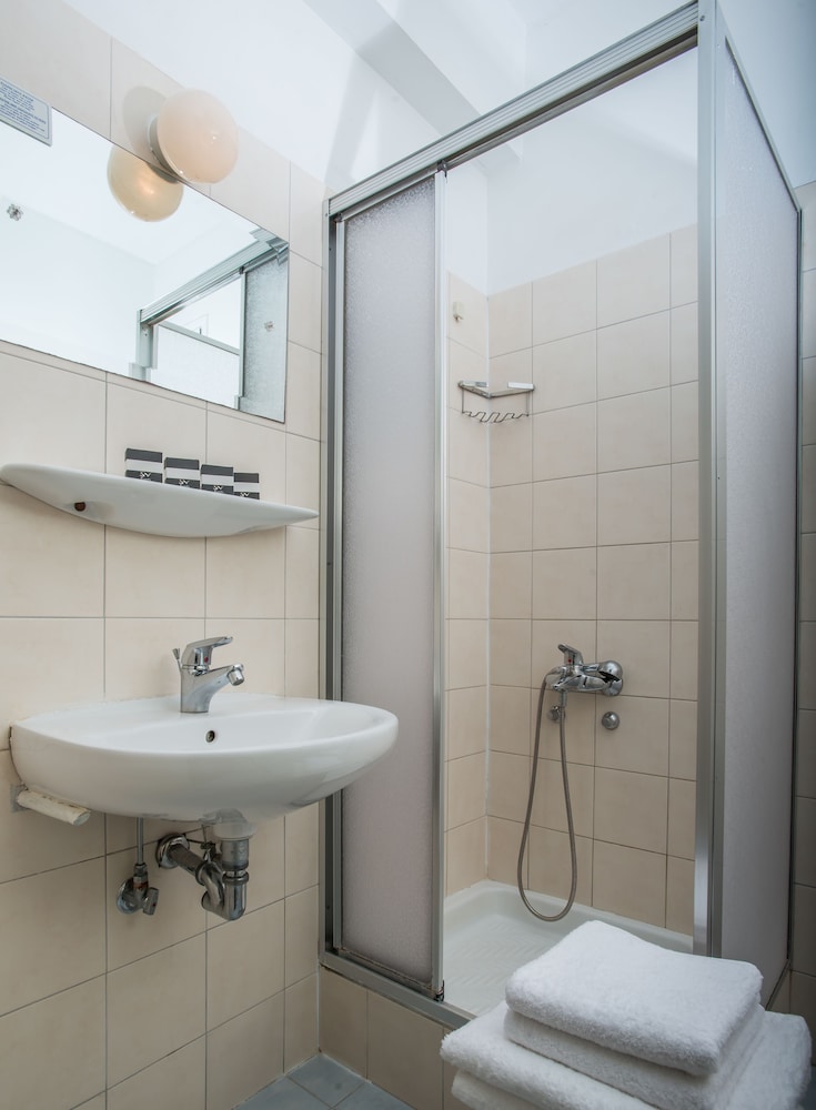 Renovated, Classic, Twin Beds, Garden View، Hotel Delfinia 9/9