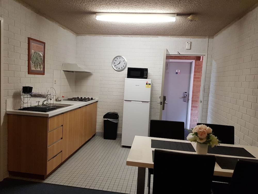 Perth City Apartment Hotel 3/46