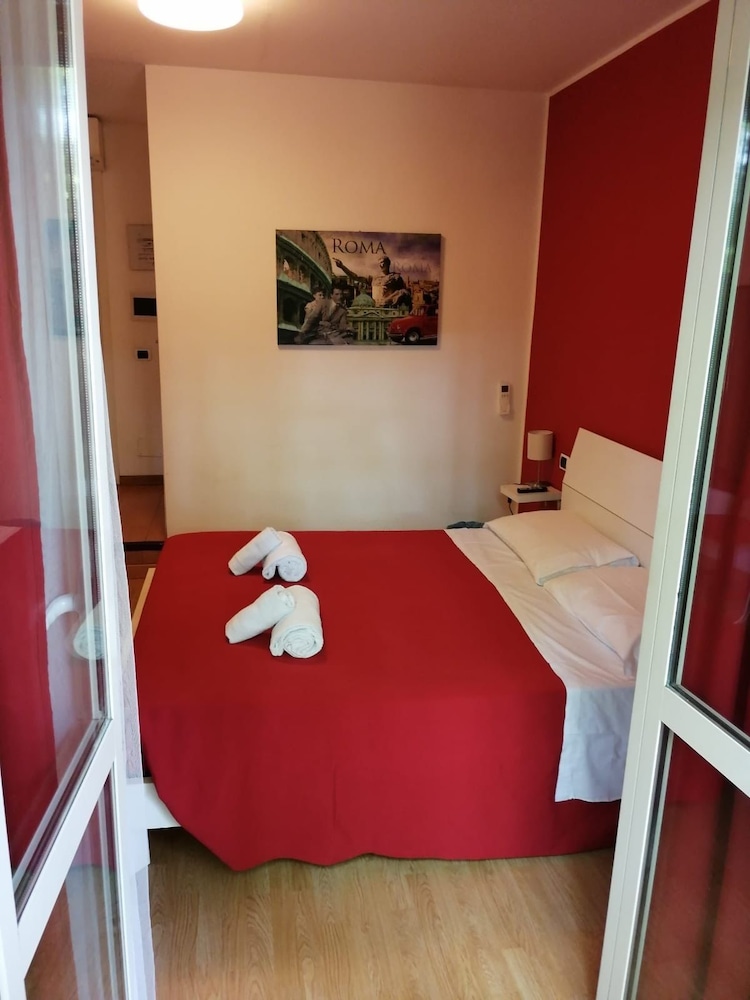 RED, DOUBLE BED