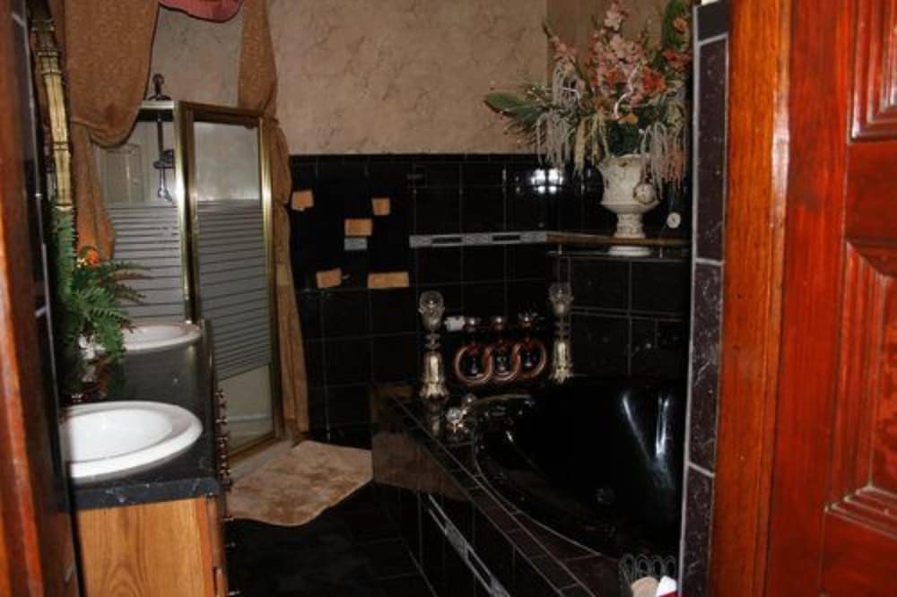 Central West end Bed and Breakfast 36/37