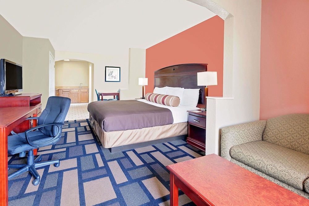 Quality Inn & Suites Dumas, AR 15/33