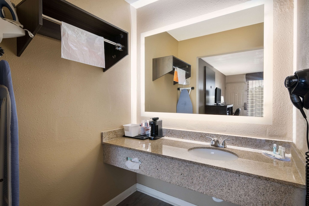 Quality Inn Gastonia East 7/32