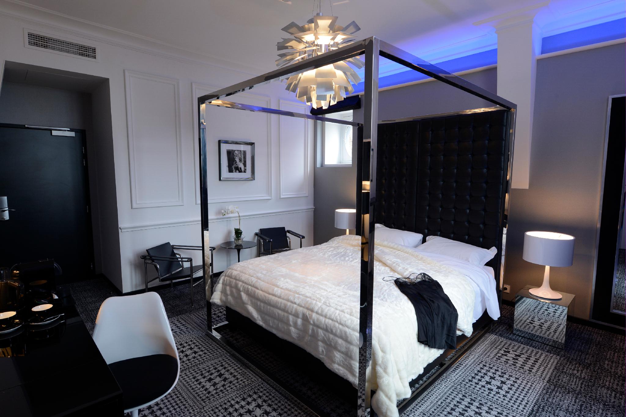 SUPERIOR, DOUBLE BED